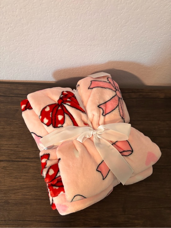 Other - New pink bow throw blanket